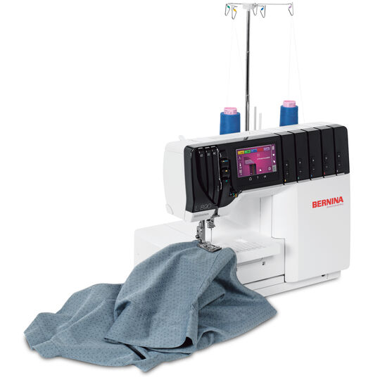 BERNINA L 890 image number