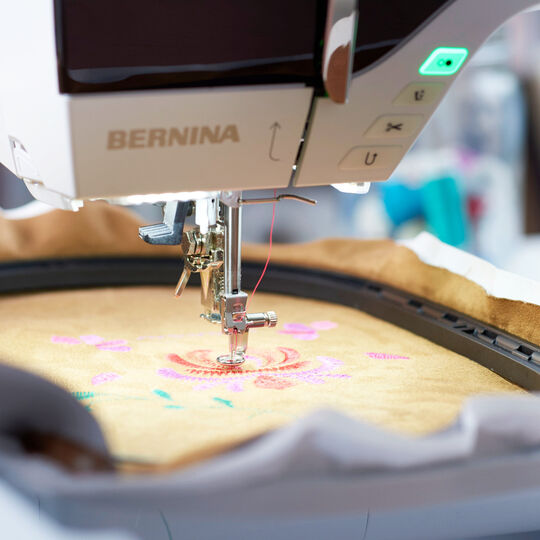 BERNINA 790 PLUS mit Stickmodul image number