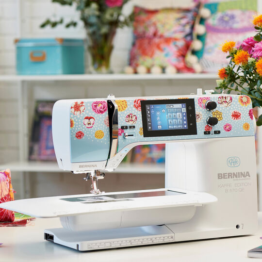 BERNINA 570 QE Kaffe Edition image number