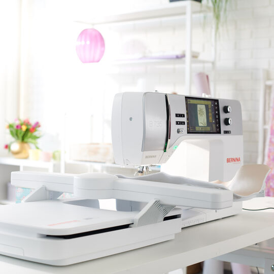 BERNINA 735 image number