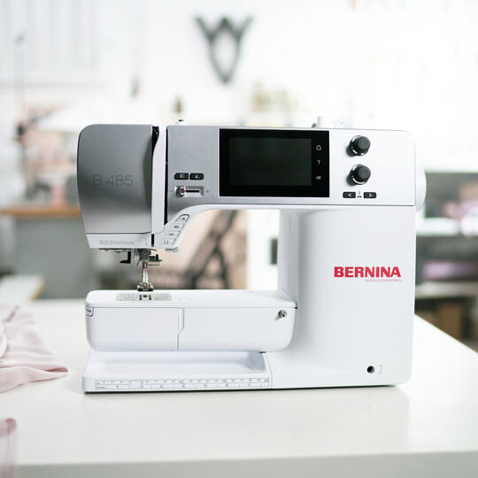 BERNINA 485 - Maschinenbild, frontal - Atelier image number