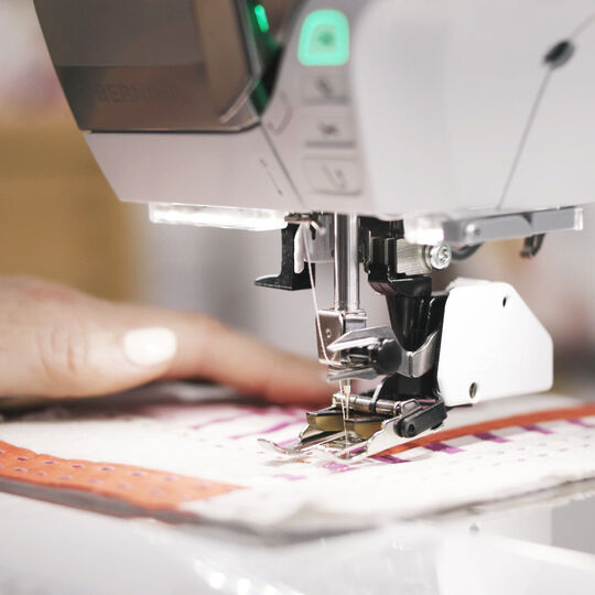 BERNINA 570 QE image number