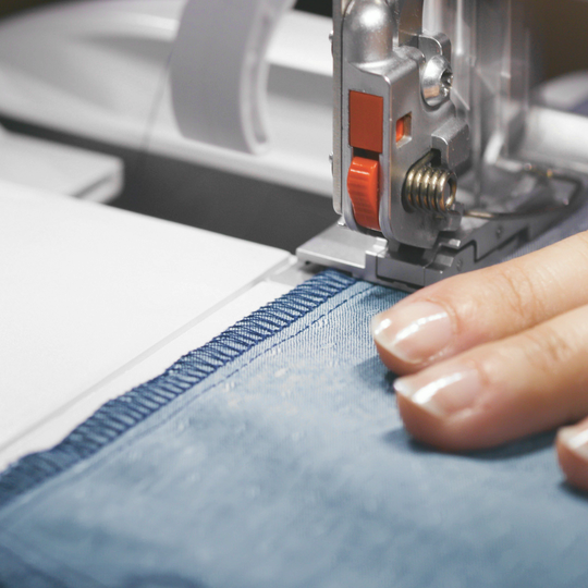 BERNINA L 890 image number