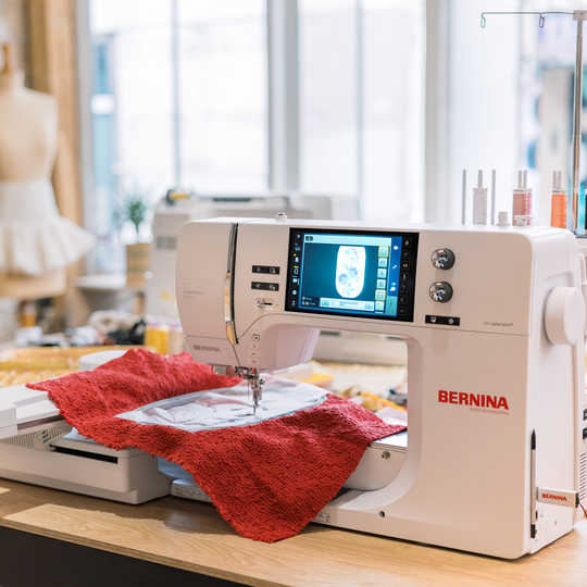 BERNINA 700 PRO mit Stickmodul image number