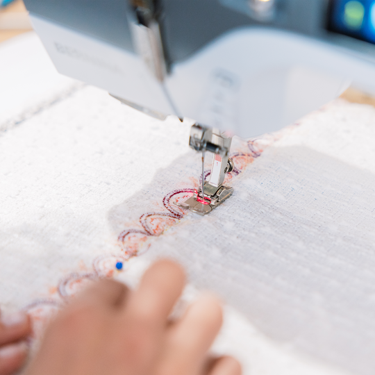 BERNINA 735 PRO mit Stickmodul image number