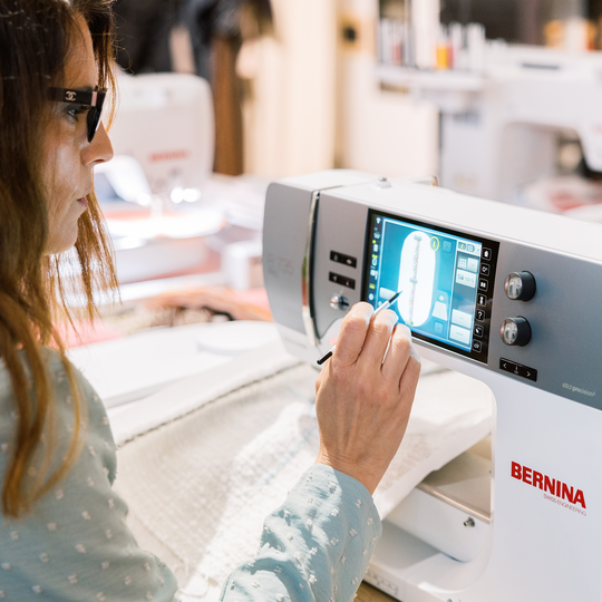 BERNINA 735 PRO mit Stickmodul image number