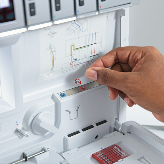 BERNINA L 860 image number