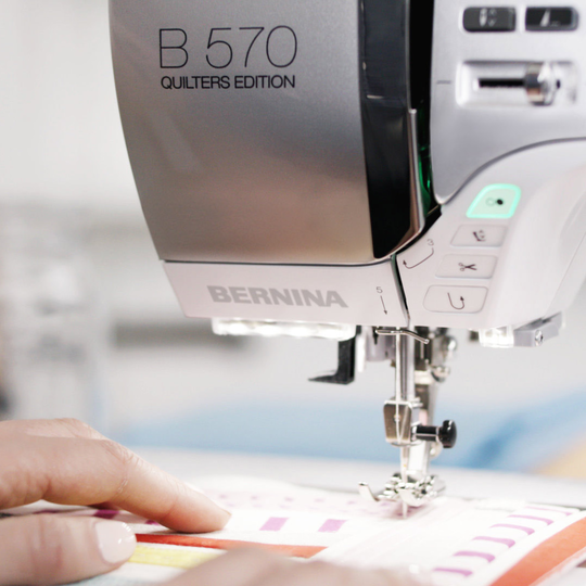 BERNINA 570 QE con modulo per ricamo image number