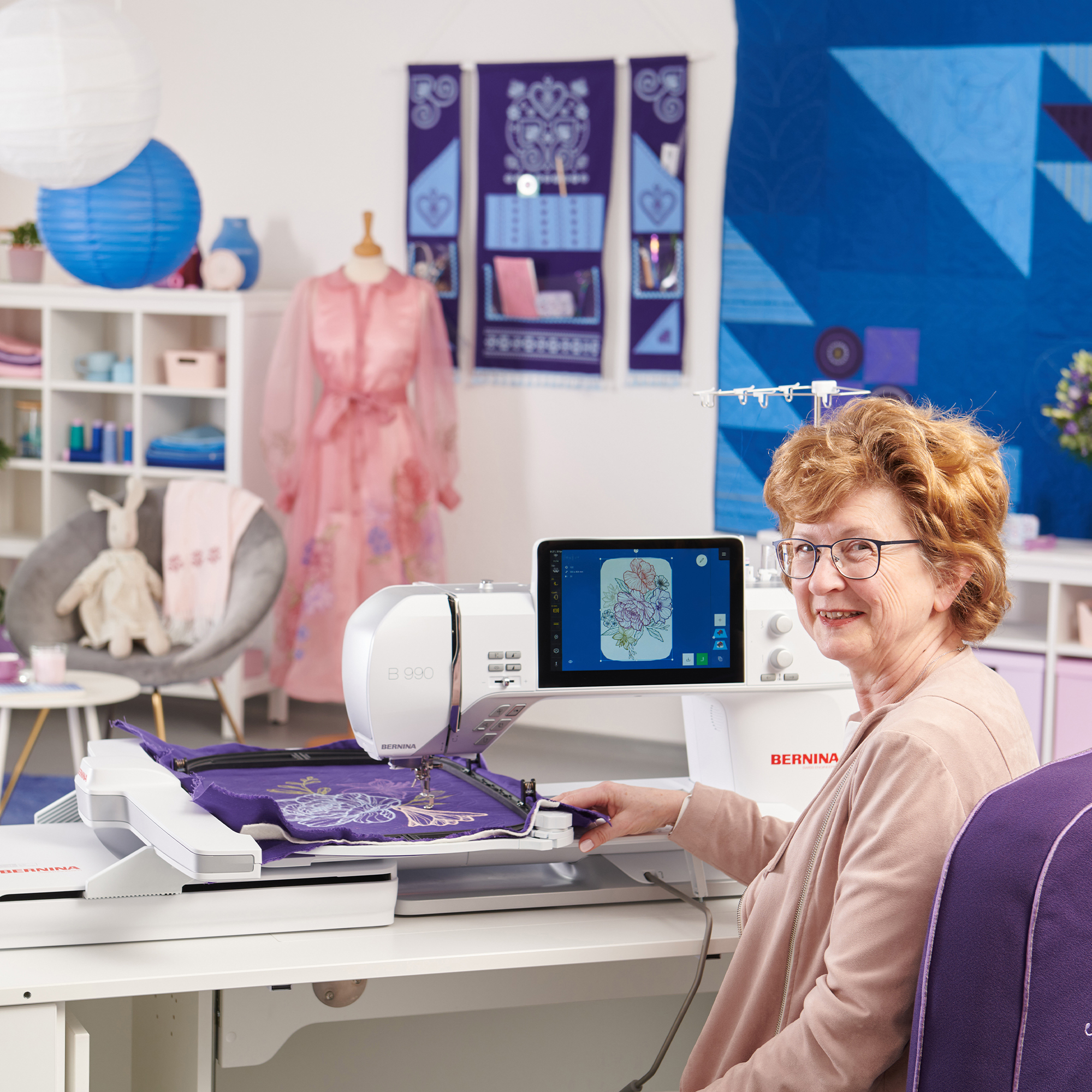 BERNINA 990 - Embroidery module included image number